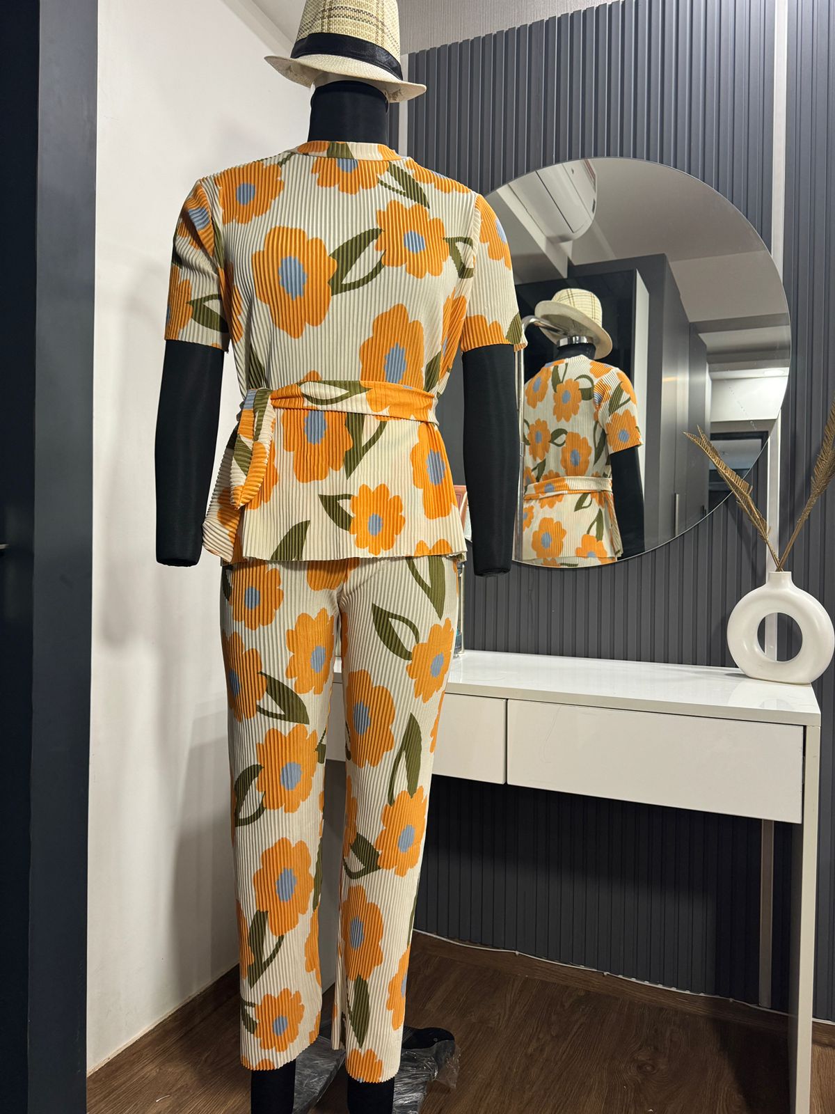 Round Neck Pleated Cord Set - Image 3