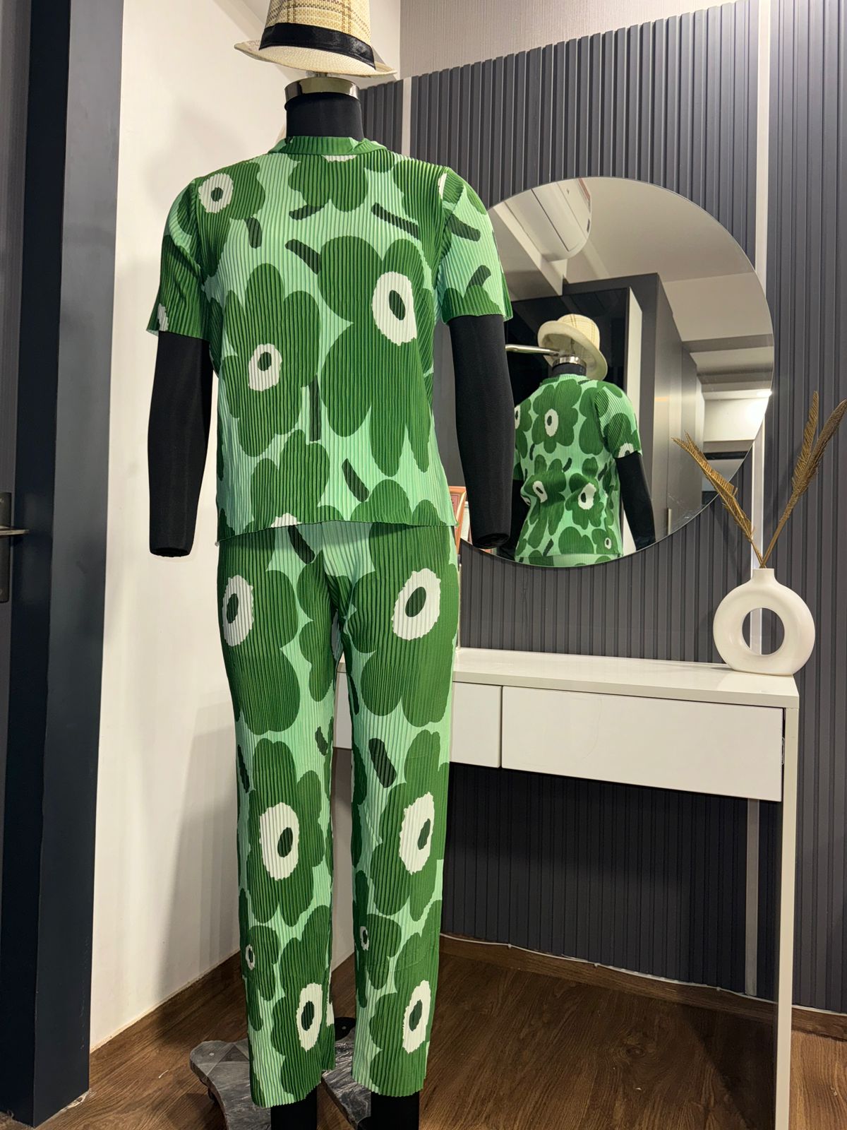 Round Neck Pleated Cord Set