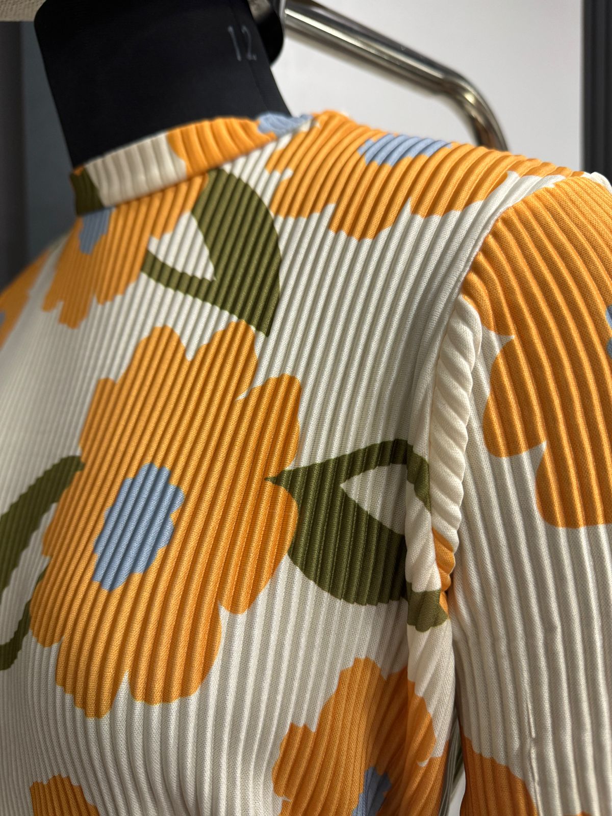 Round Neck Pleated Cord Set - Image 4