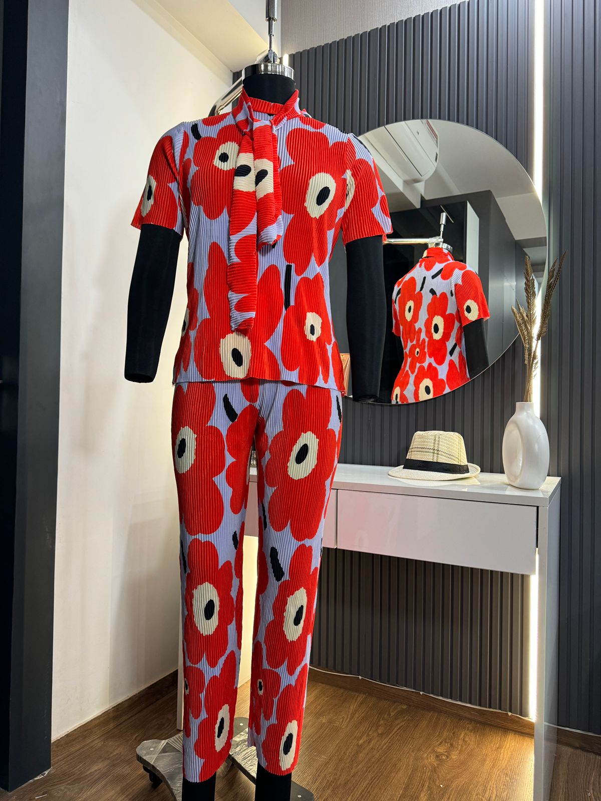 Round Neck Pleated Cord Set - Image 6